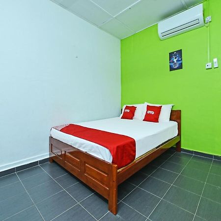 Oyo 90315 Chalet Pantai Rantau Panjang Kuala Rompin Kültér fotó