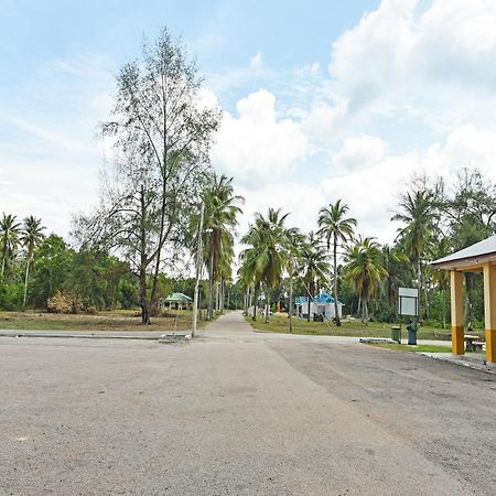 Oyo 90315 Chalet Pantai Rantau Panjang Kuala Rompin Kültér fotó