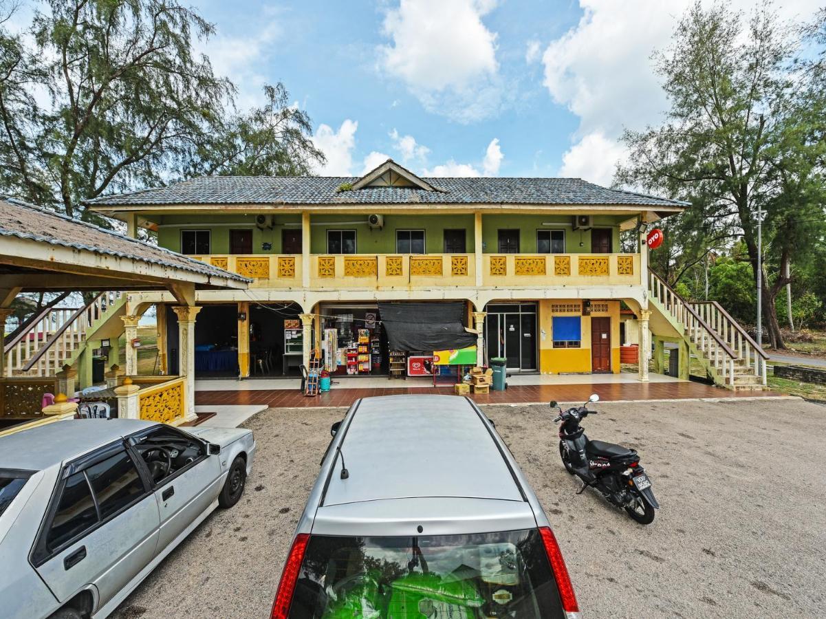 Oyo 90315 Chalet Pantai Rantau Panjang Kuala Rompin Kültér fotó