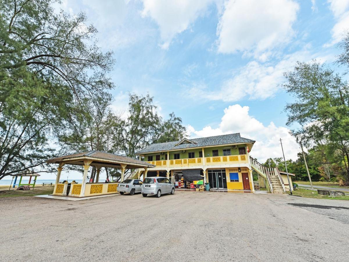 Oyo 90315 Chalet Pantai Rantau Panjang Kuala Rompin Kültér fotó