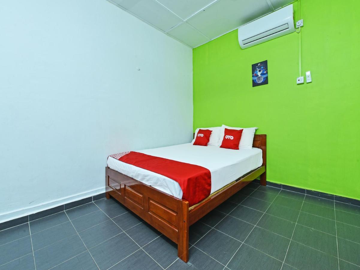 Oyo 90315 Chalet Pantai Rantau Panjang Kuala Rompin Kültér fotó