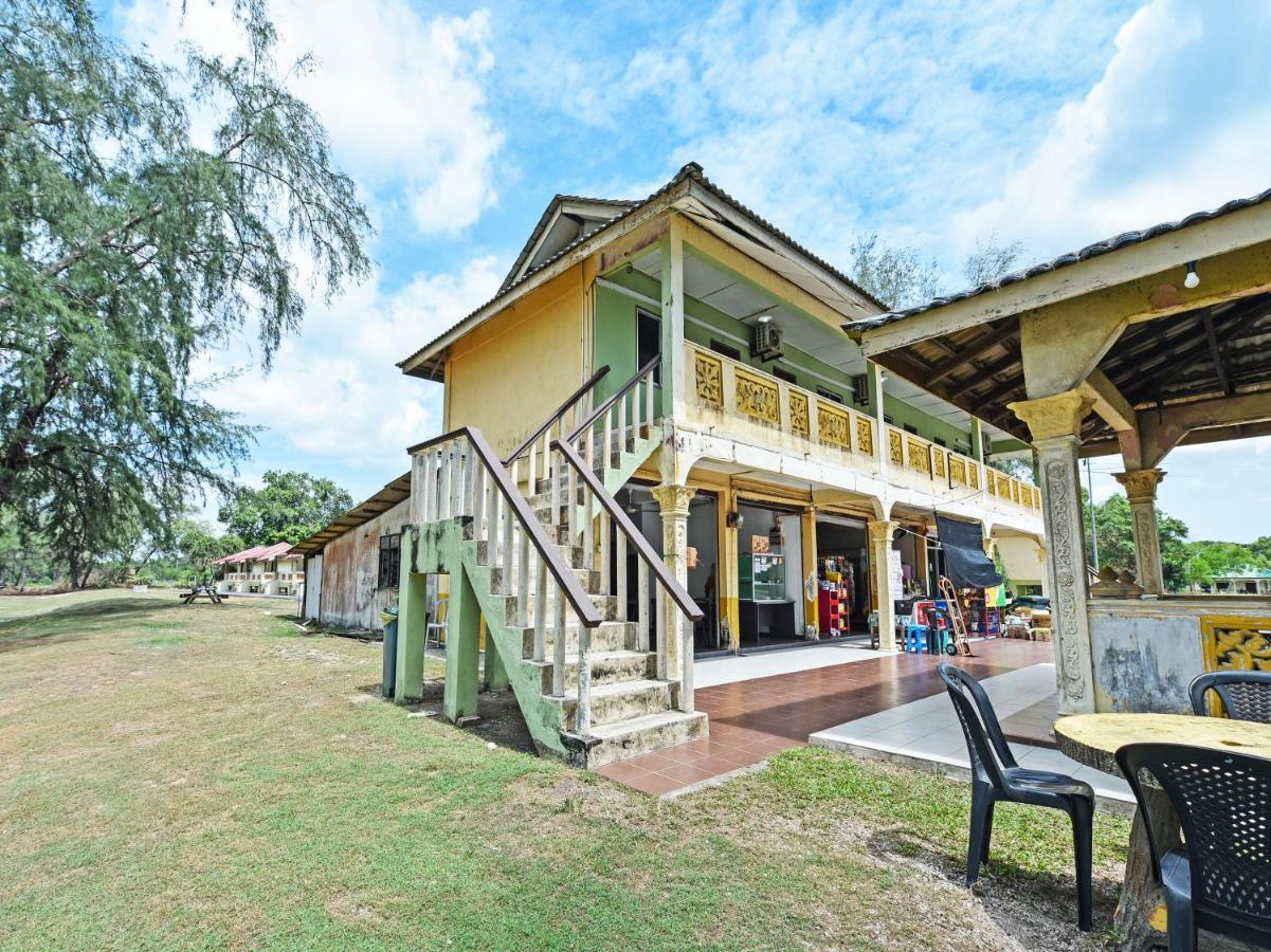 Oyo 90315 Chalet Pantai Rantau Panjang Kuala Rompin Kültér fotó
