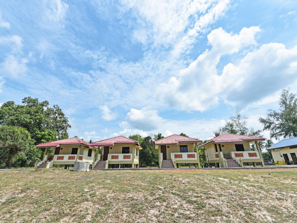 Oyo 90315 Chalet Pantai Rantau Panjang Kuala Rompin Kültér fotó