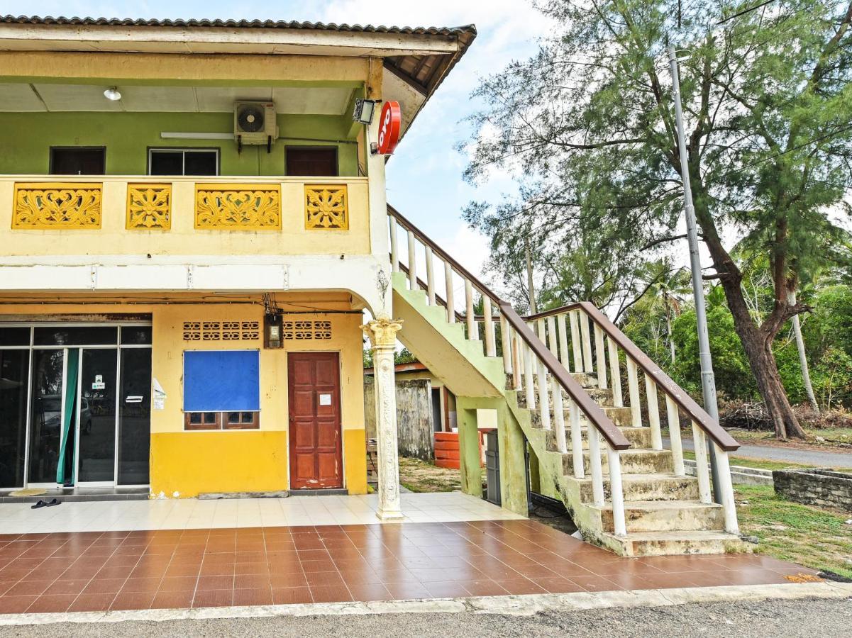 Oyo 90315 Chalet Pantai Rantau Panjang Kuala Rompin Kültér fotó
