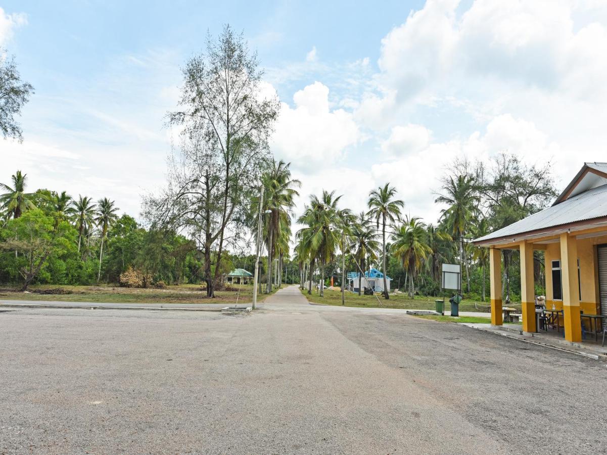 Oyo 90315 Chalet Pantai Rantau Panjang Kuala Rompin Kültér fotó